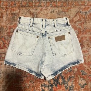 Selling these light wash wrangler shorts!!